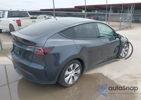2024 Tesla Model Y z USA, uszkodzony, nr VIN 7SAYGDED6RF092556